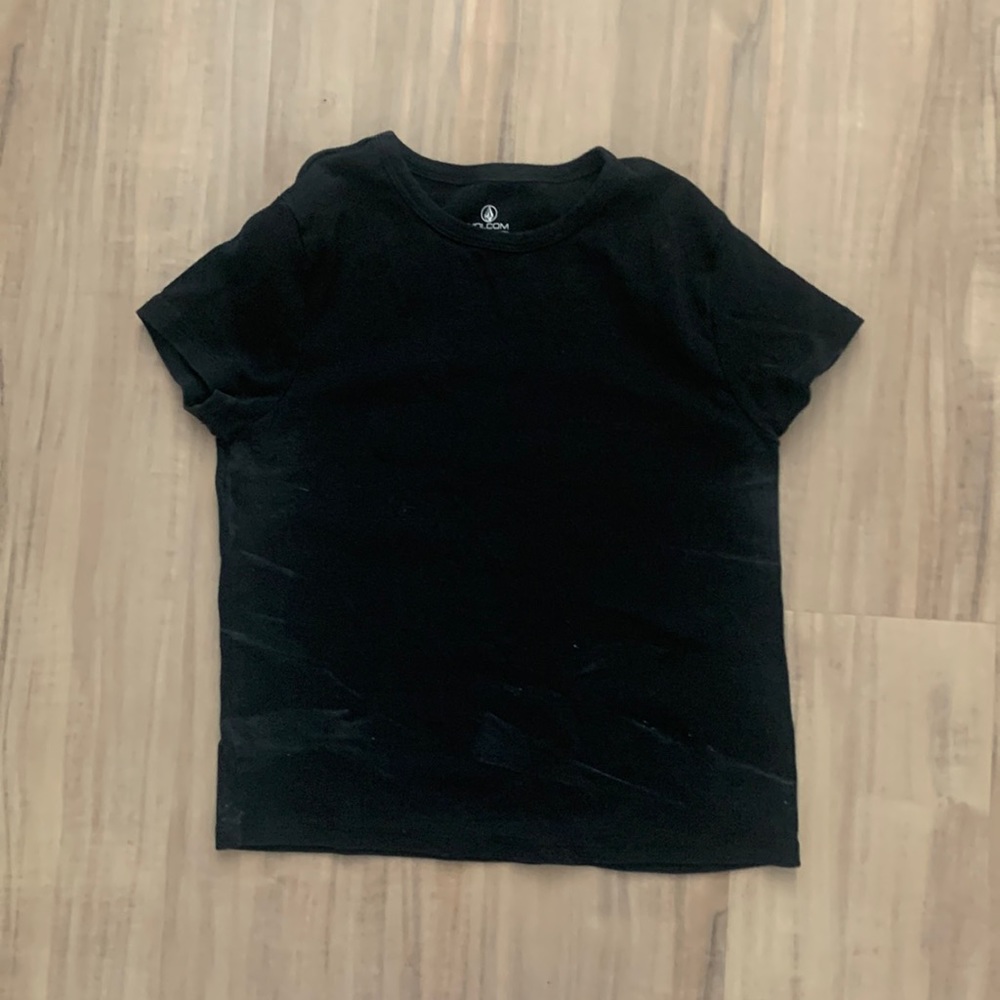 volcom t-shirt, size: medium, worn a few times, smaller fit